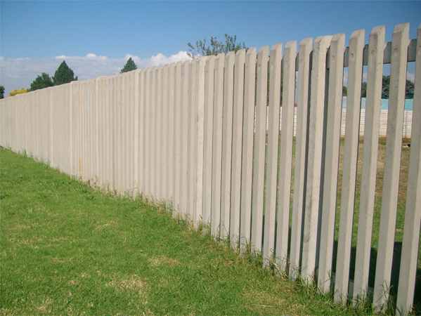 Concrete Pallisade Fencing by Country Wide Walling
